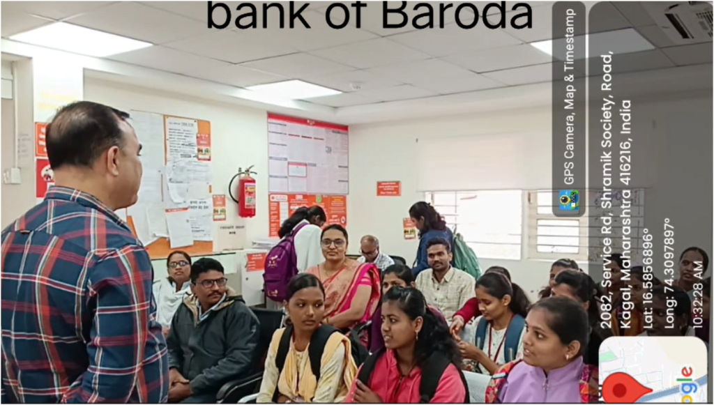 अर्थशास्त्र विभागांतर्गत  बँक ऑफ बडोदा व के. डी. सी. बँक कागल बँकांना भेट