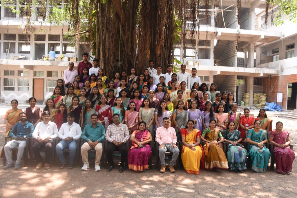 बी. ए. भाग तीन व एम. ए. भाग दोन या वर्गांचा सदिच्छा समारंभ