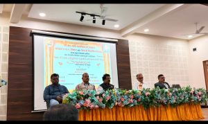 डी. आर. माने महाविद्यालयात आयोजित इतिहास विषयाच्या एक दिवसीय शिक्षक क्षमतावृद्धी कार्यशाळेतील मान्यवर